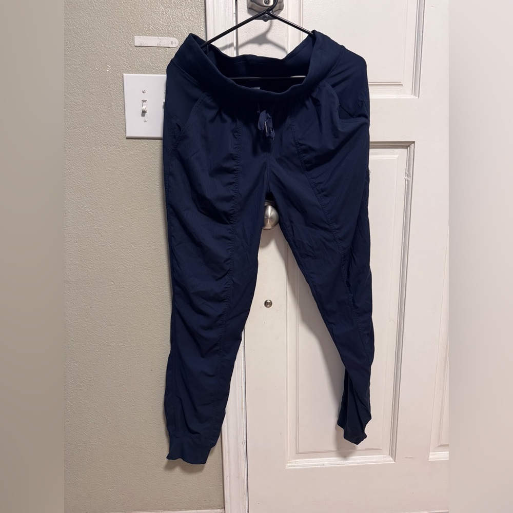 Lululemon Athletica Navy Blue dance studio joggers pants size 8 - inseam 25”